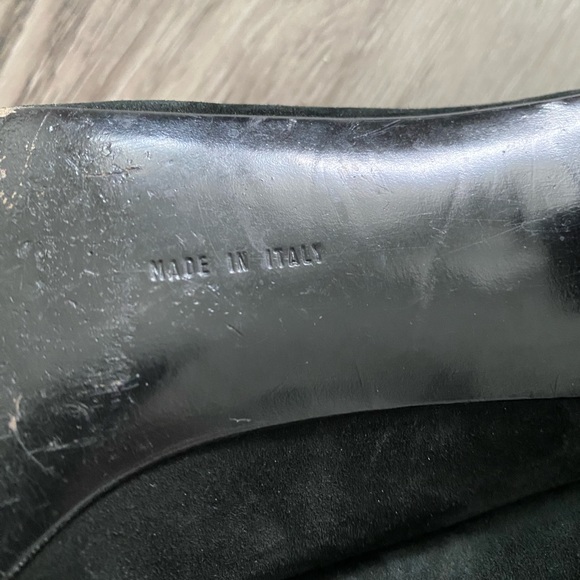 Vintage SALVATORE FERRAGAMO pumps/heels Size 10. Black Suede - Picture 7 of 10